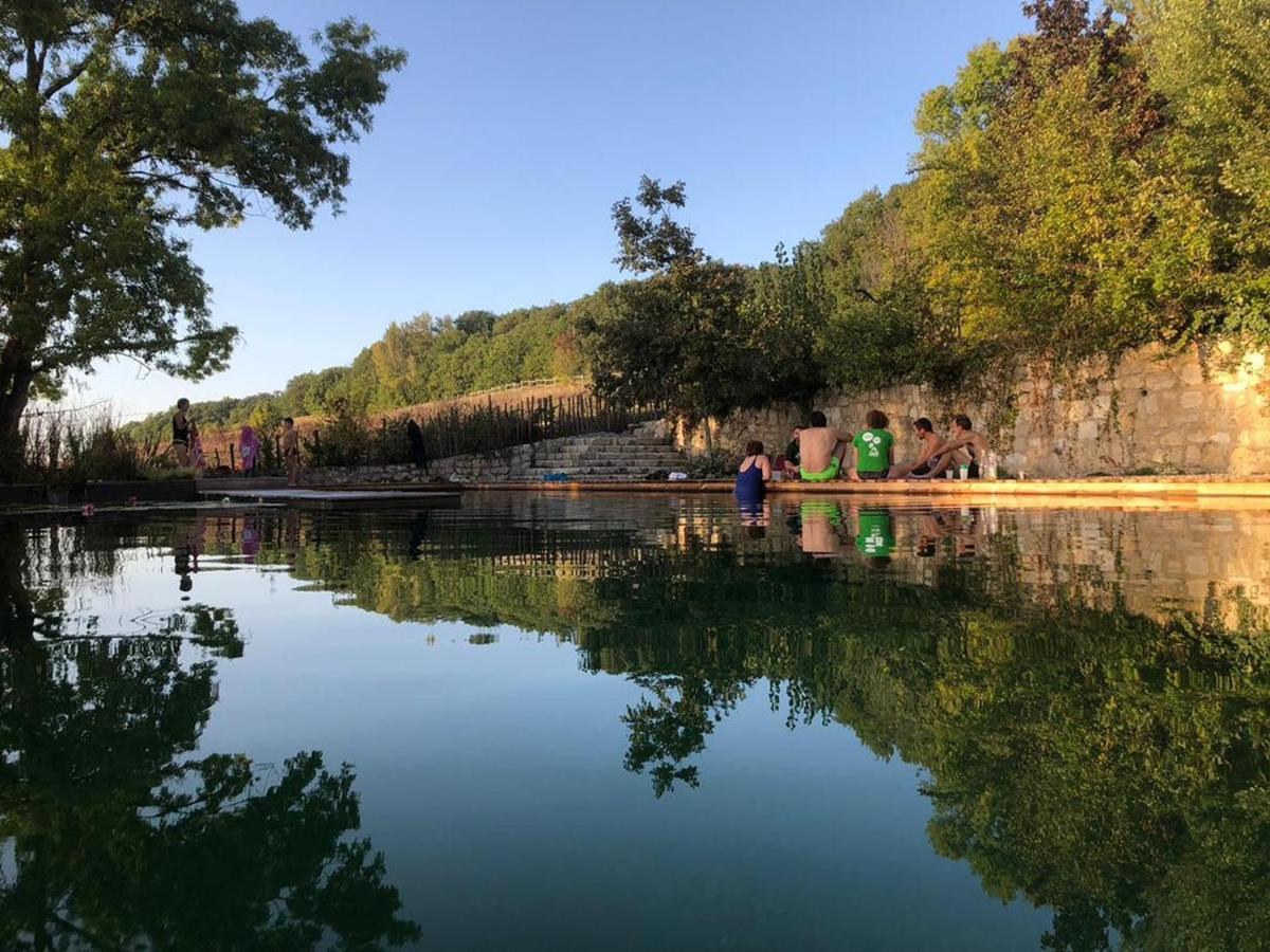 Gite Les Cabanes De Fallot Pour 15 Personnes - Piscine Naturelle L'isle-Bouzon Exterior photo