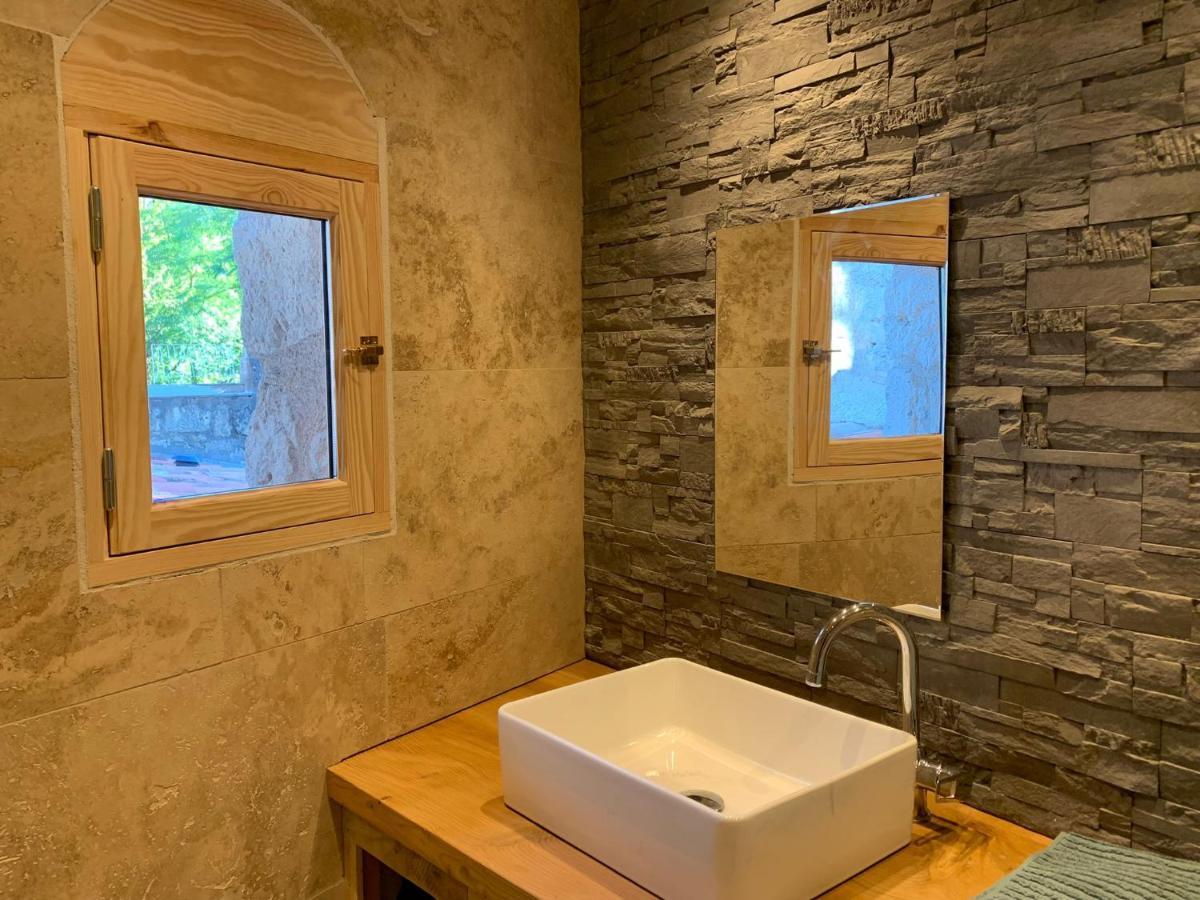 Gite Les Cabanes De Fallot Pour 15 Personnes - Piscine Naturelle L'isle-Bouzon Exterior photo
